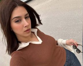עדי זריפי בג'ינס הכי שווה שעולה קצת יותר ממאה שקלים