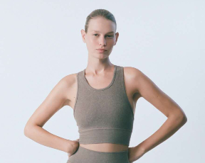 מתנה בשישי: מכנסיים וטופ של Saisei בשווי 847 שקלים