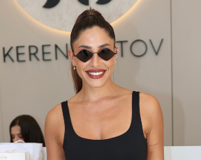 איפה קנית: דניאל גרינברג שילבה את השורטס שלה עם נעליים מפתיעות