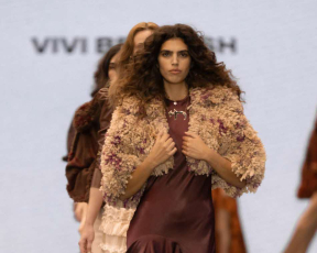 כל בנות ישראל ירצו לעמוד בתור בשביל מעיל העור המושלם הזה