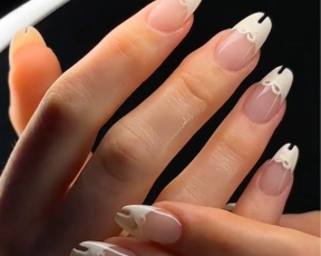 מתכון לאסון? טרנד הציפורניים (והנעליים) שמחריד את הפיד