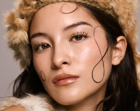 ביפן לא היה לי בכלל את המספר של המורה. בישראל המורה שולחת לי אמוג'ים