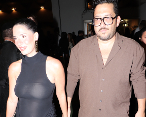 אחרי בשורת ההריון: חן אמסלם הגיעה לחתונה של נועה קירל בשמלה עם שסע אימתני