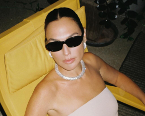 הכי יפה בעולם: גל גדות חוגגת בשמלת סטרפלס עם הוודקה שלה