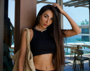 "אני לא מתלבשת צנוע ביום-יום, אבל זה משהו שאני שואפת אליו"