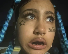 לא ידענו שיש כזה: קלטתם את הפירסינג ההזוי של נורת' ווסט בת ה-12?