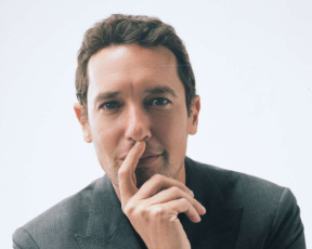 שובו של אליל: דודי בלסר חוזר לדגמן, והוא הורס מתמיד