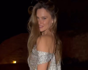 צמודה ומנצנצת: בר רפאלי מצאה את הגופייה המושלמת לשנה החדשה