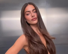 גברת שוקולד: יעל שלביה מציגה השראה חורפית בשמלת מחשוף מטורפת