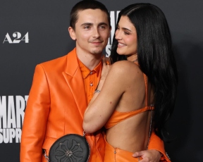 מתחת לרדאר: המראה החדש של קיילי מחזק את השמועות על הליך פלסטי מפתיע