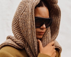 משהו בומבה: לאיטגירלס יש אובססיה למשקפיים האלה, וקשה להאשים אותן