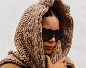 הסניקרס, הג'ינס, המעיל והאקססורי: אלה היו הפריטים הכי נחשקים של 2025