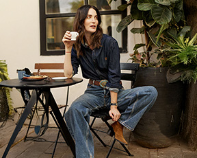 מצאנו את הג'ינס המחמיא בעולם וסריג שירים את מצב הרוח