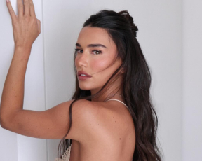 כאן סגרירי, אבל אדל בספלוב בדיוק חנכה את הביקיני החדש שלה