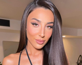 בשמלת תחרה צמודה: טליה עובדיה עוצרת נשימה בדרך לחתונה