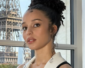 עד האינסוף: צ'ייס אינפיניטי היא הכוכבת החמה שאתם חייבים להכיר