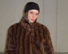 לא צריך יותר ממנו כלום: נטע אלחמיסטר במעיל מושלם