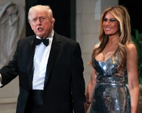 בחירה פולטית? מלניה טראמפ לבשה שמלה מטורפת של מעצבת טורקיה