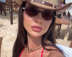 קר לכם? רוסלנה רודינה בביקיני נועז במיוחד