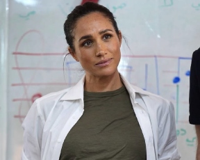 תקפצי לקפה: מייגן מרקל מסתובת בירדן עם נעליים סופר טרנדיות