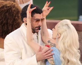 לא להאמין שזה מה שבאד באני לבש להופעה בסופר בול