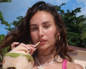 הכי יפה שיש: גאיה קלדרון מביאה את הקיץ בביקיני הורס