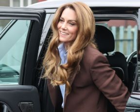 השילוב הכי יפה לאביב המתקרב: קייט מידלטון נראית כמו אחת האדם