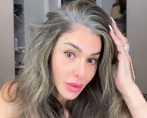 "אני 80 אחוז עם שיער לבן, לא באמת אכפת לי מה יחשבו על זה"