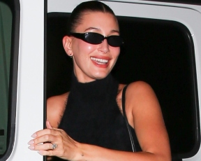 הנעליים של היילי חשפו הרבה, וגילו שמדובר בטרנד רציני