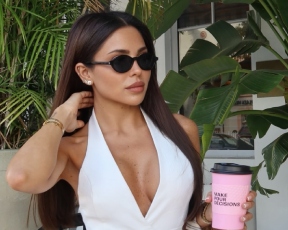 בקרוב אצלנו אמן: עדן מארי חביב מצאה לוק אביבי מושלם ברשת נוסטלגית