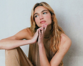 זוכרים אותן? הנעליים היפות והנוחות האלה חוזרת לחיינו בענק