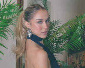 מכה גלים: כולם מדברים על מישל פרו. אנחנו צללנו למלתחה שלה