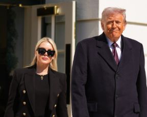 האישה הכי מדוברת במלחמה: תכירו את דוברת הבית הלבן קרוליין לוויט