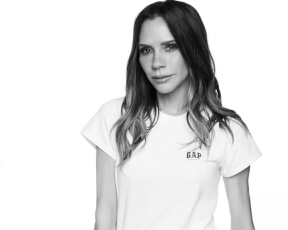 החל מ-100 שקלים: ויקטוריה בקהאם משיקה קולקציה לגאפ, וכולן כבר חמות על הפיסים האלה