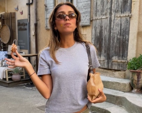 תנו לו צ'אנס: טרנד הג'ינס הזה נשמע מוגזם, אבל הוא כיפי ברמות