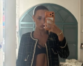 חליפת חזייה: ברור שזה מה שעדן פינס לבשה למימונה