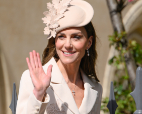 נמאס מהקוקו? נסו את התסרוקת הקלילה הזאת של הנסיכה שרלוט