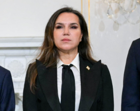 בחליפה הורסת: שגרירת לבנון היא ההפתעה האמיתית של שיחות השלום