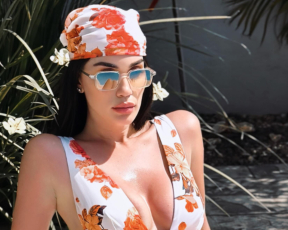 בלתי אפשרי לבחור איזה מבגדי הים של שיר אלמליח יותר מוצלח