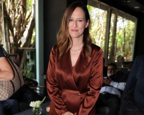 יצאו מהחדשות: גילינו מאיפה החליפה של יונית לוי, הג'ינס של זריפי והנעליים של אדווה דדון