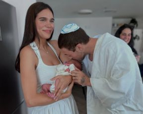 שמלת הברית של נויה אריאלי מושלמת לקיץ