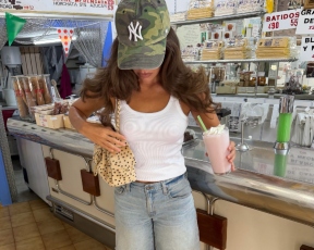 עם כל ההייפ, האיטגירלס חוזרות ומתמכרות דווקא לנעליים האלה
