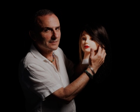 כן, זה באמת שוקי זיקרי. והוא אפילו מסביר למה לקח לו 15 שנה לחזור לישראל